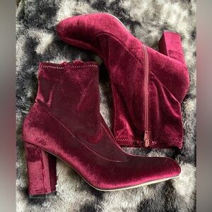Madden Girl Velvet ankle boot, style Fantaysa, size 9 burgundy.